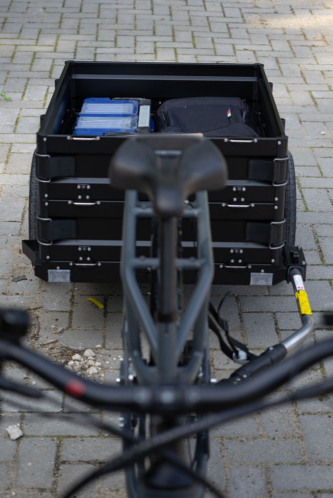 simply.lift load von simply.bike mit fahrradanhänger für geschäftskunden.
