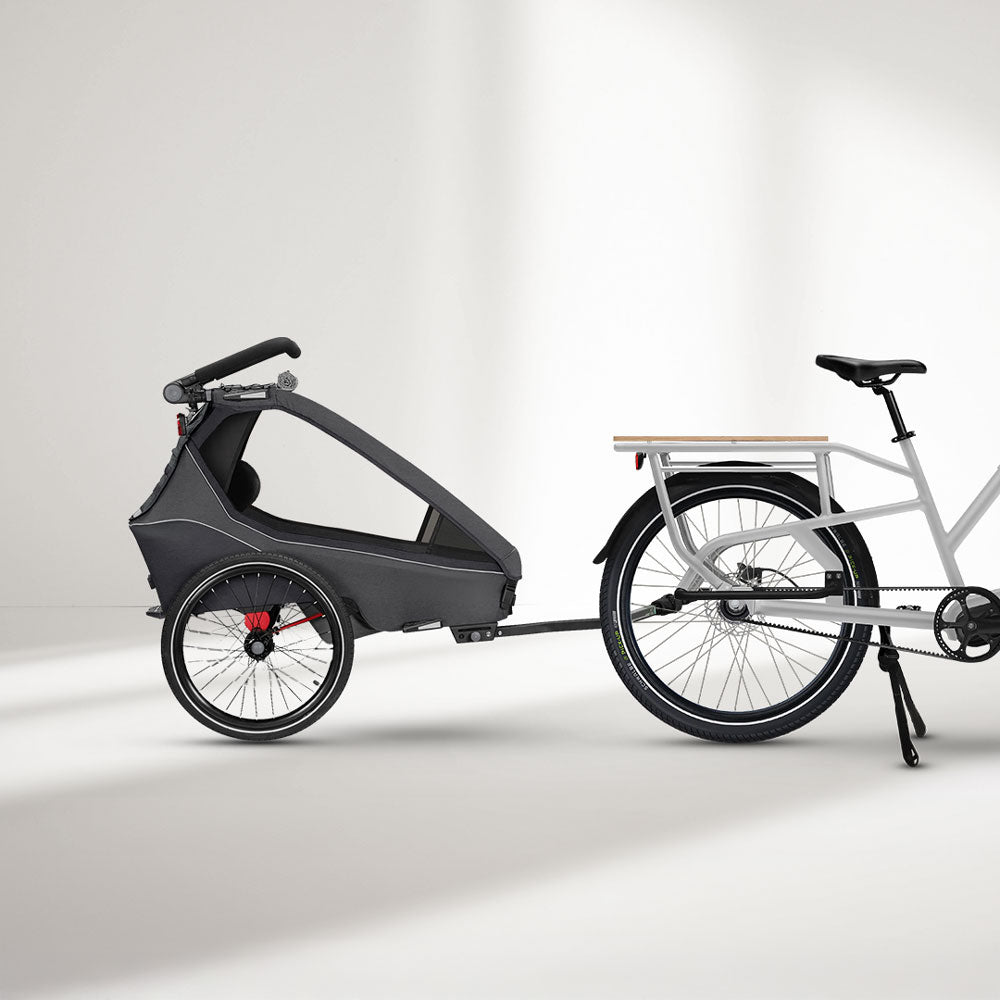 Cargo E-Bike mit Shimano STEPS E5000 Mittelmotor und Kinderanhänger von Qeridoo.