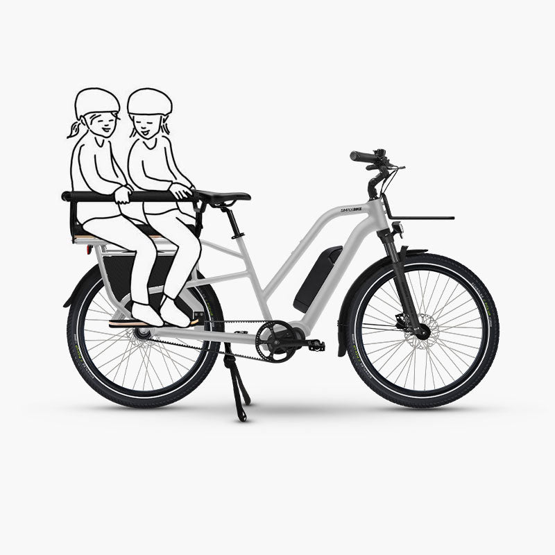 Longtail E-Lastenrad mit Kinderhandlauf für zwei Kinder.