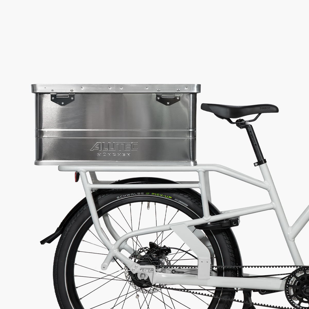 Alutec Transportbox aus Aluminium mit Deckel für Cargo E-Bikes.