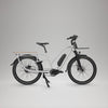 Weißes Simply.Lift EP6 Longtail E-Lastenrad mit Kindersitz, Seitenansicht freigestellt.