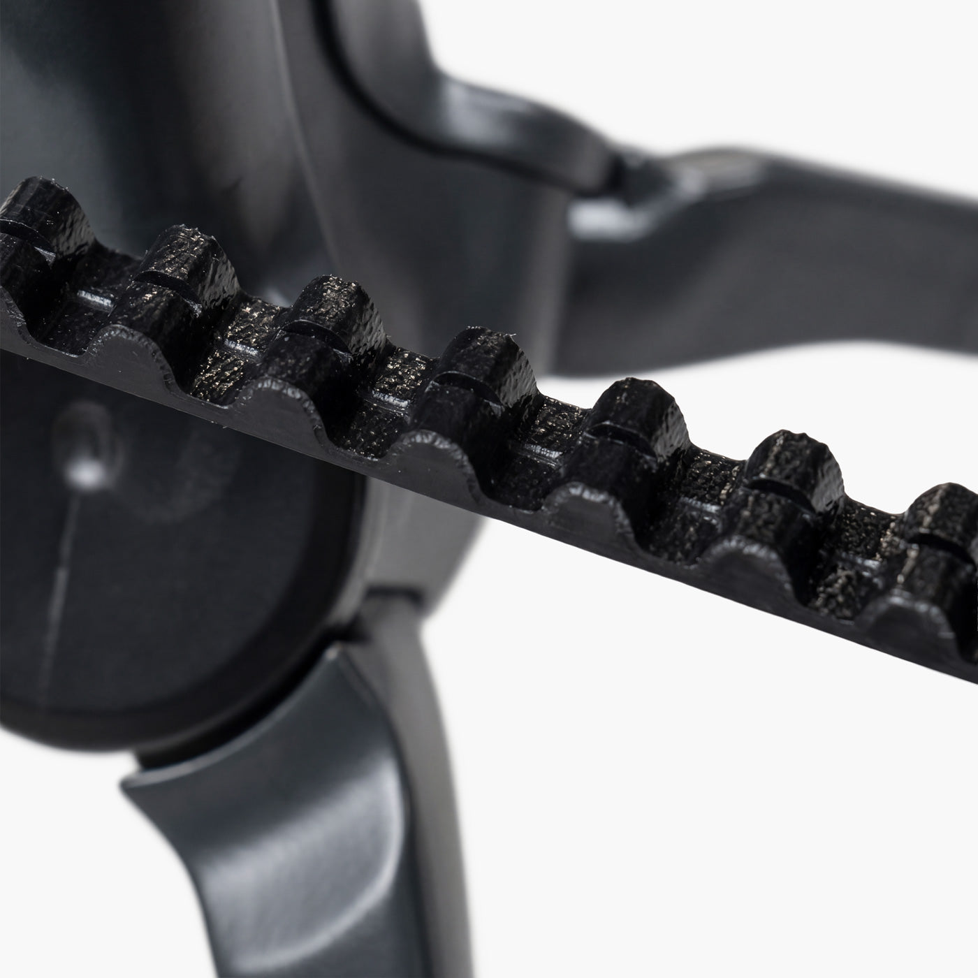 Wartungsfreier Optibelt Carbon-Riemenantrieb am Simply.Lift EP6, Nahaufnahme der Riemenstruktur
