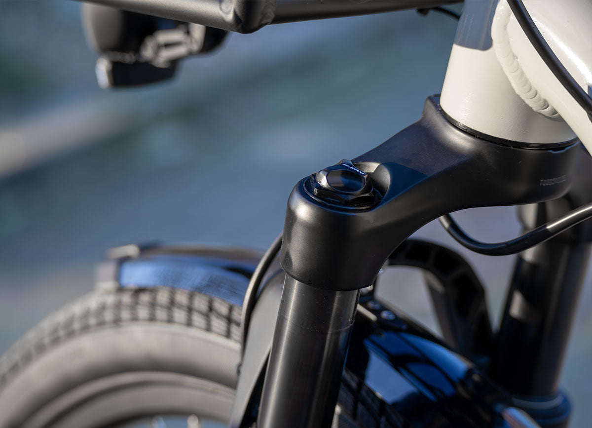 Simply.Lift Steps E-Lastenrad mit Suntour Federgabel.