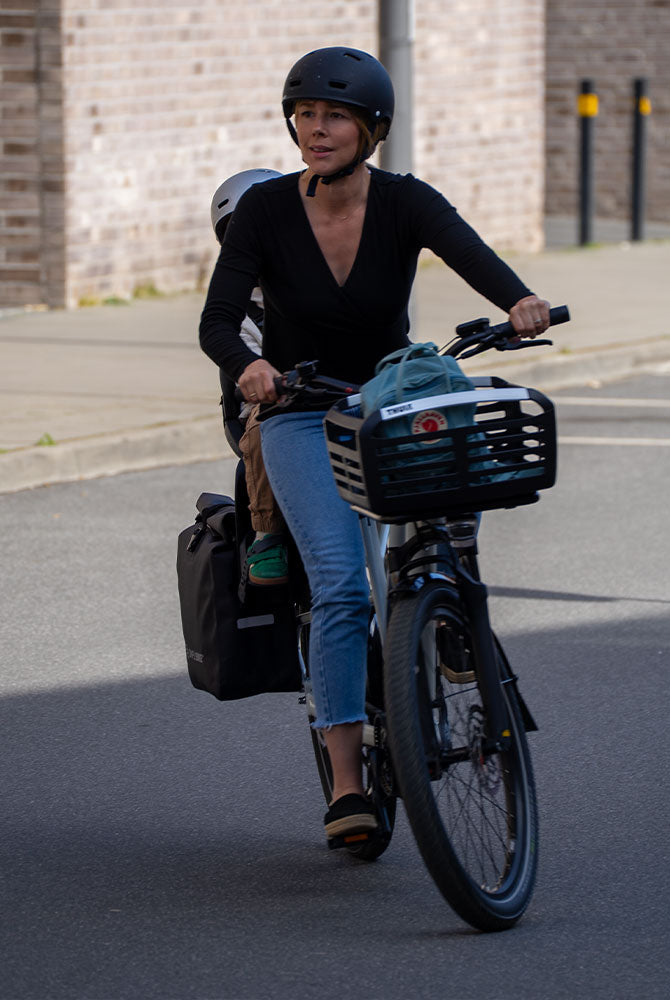 Kompaktes und wendiges Lastenrad mit Shimano Mittelmotor.
