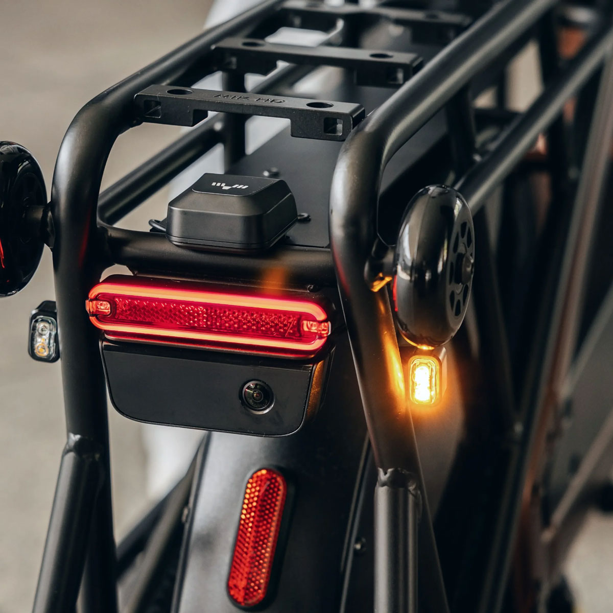 TARRAN L1 Heckblinker mit integrierter Lenkersteuerung für bessere Sichtbarkeit im Straßenverkehr